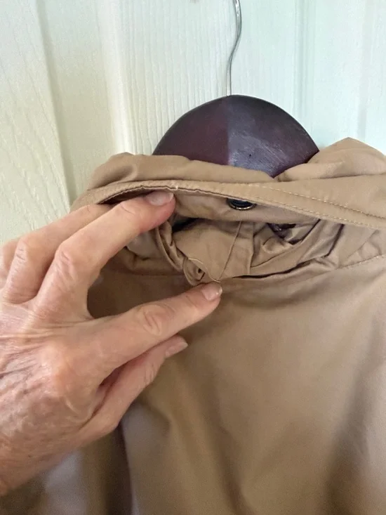 Lacoste Men's Tan Lightweight Raincoat/parka with Green Crocodile Logo - Picture 6 of 12